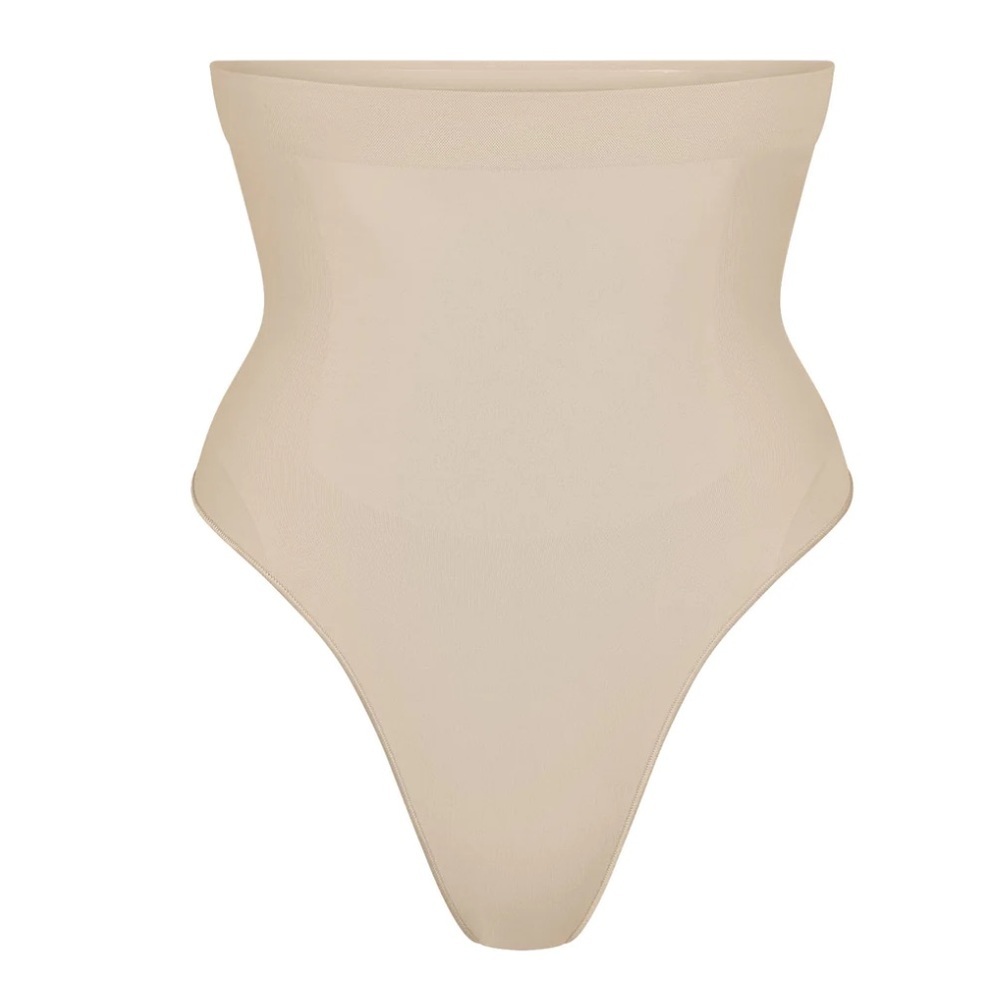 NWOT SKIMS SEAMLESS SCULPT HIGH WAISTED THONG SAND 4X